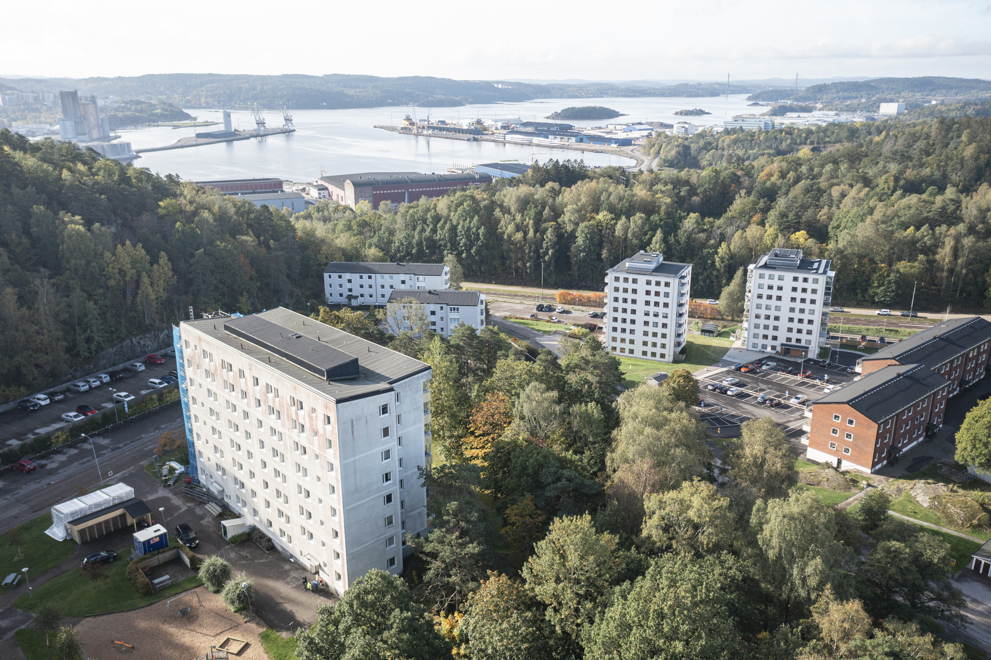 Flygfoto över Sunnanvindsvägen och Nordanvindsvägen på Skogslyckan