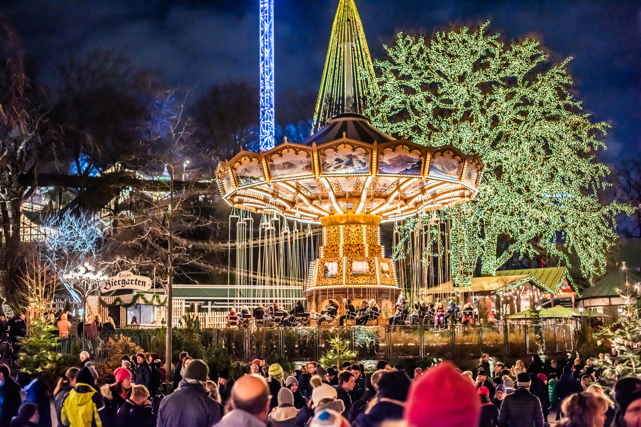 Slänggungan på Liseberg i vinterskrud