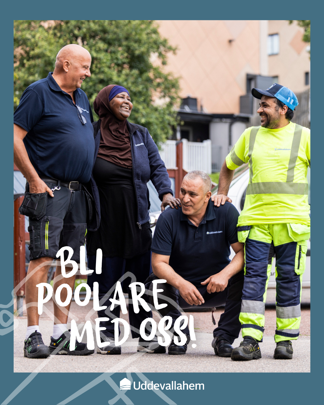 Fyra medarbetare på Uddevallahem som pratar och ler
